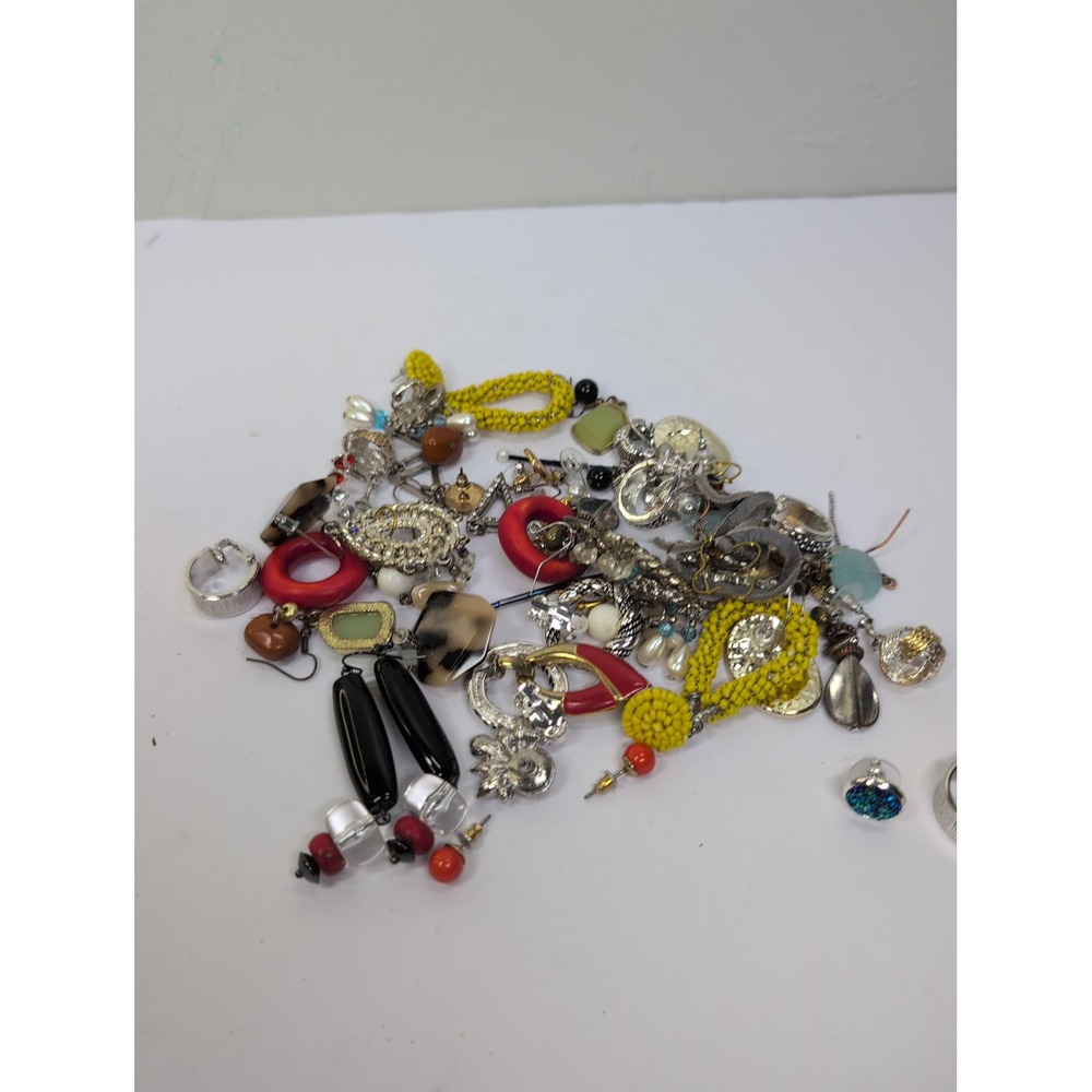 27 pair of‎ earrings